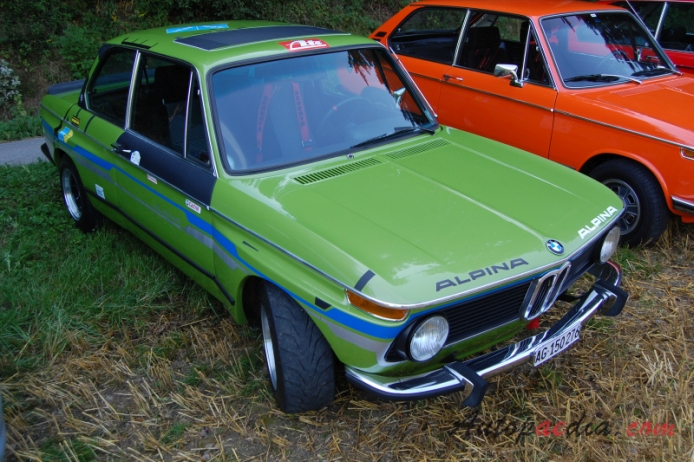BMW Neue Klasse 1962-1977 (1976 1502 sedan 2d), right front view