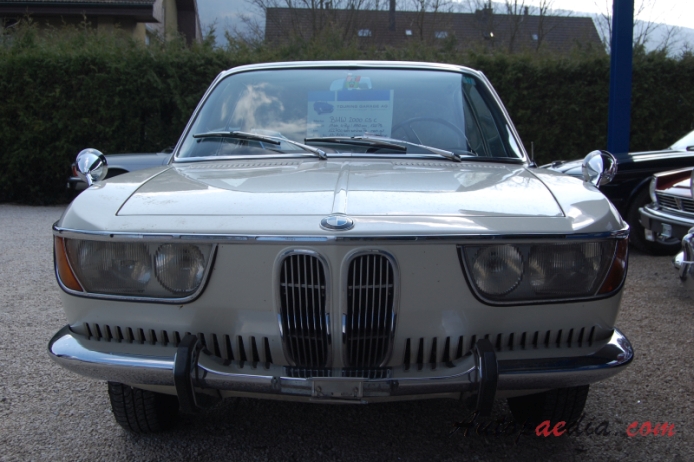 BMW Neue Klasse Coupé 1965-1969 (1966 2000CS), przód