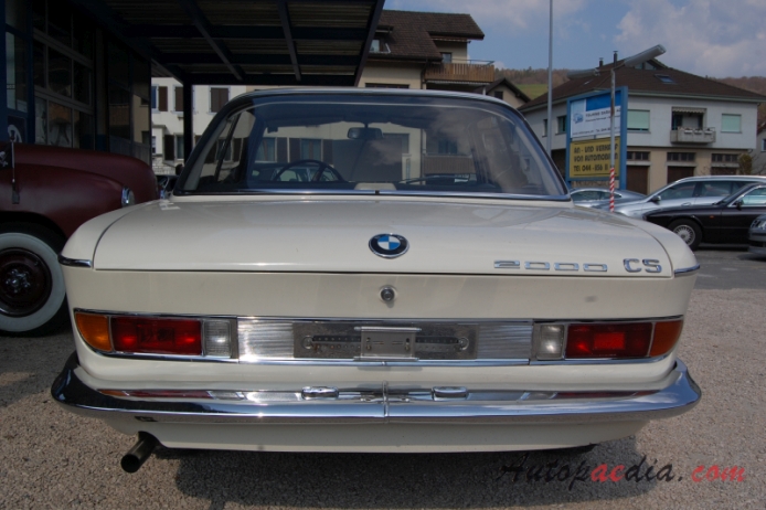 BMW Neue Klasse Coupé 1965-1969 (1966 2000CS), tył