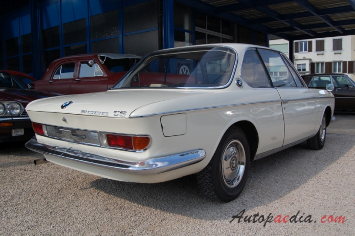 BMW Neue Klasse Coupé 1965-1969 (1966 2000CS), right rear view