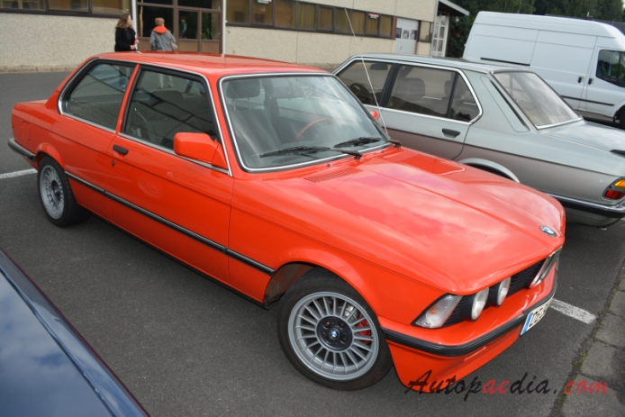 BMW E21 (Series 3 1. generacja) 1975-1983 (1979-1982 sedan 2d), prawy przód