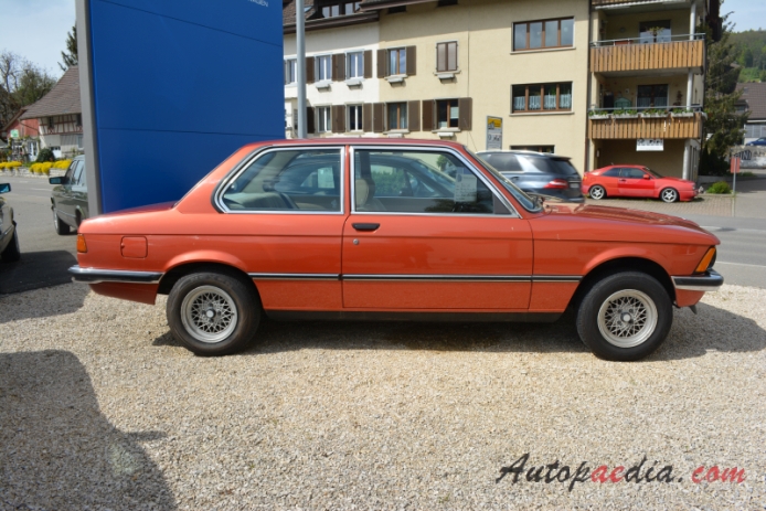 BMW E21 (Series 3 1. generacja) 1975-1983 (1982 318i sedan 2d), prawy bok
