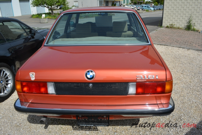 BMW E21 (Series 3 1. generacja) 1975-1983 (1982 318i sedan 2d), tył