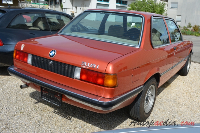 BMW E21 (Series 3 1st generation) 1975-1983 (1982 318i sedan 2d), right rear view