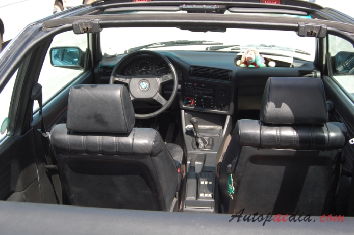 BMW E30 (Series 3 2. generacja) 1982-1994 (1983-1987 320i Baur Top Cabriolet 2d), wnętrze