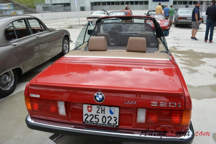 BMW E30 (Series 3 2. generacja) 1982-1994 (1988 320i cabriolet 2d), tył
