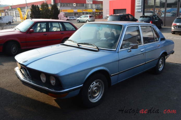 BMW E12 (1st generation Series 5) 1972-1981 (1976-1981 520 sedan 4d), left front view