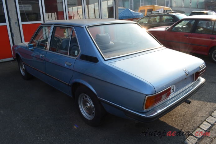 BMW E12 (1. generacja Series 5) 1972-1981 (1976-1981 520 sedan 4d), lewy tył