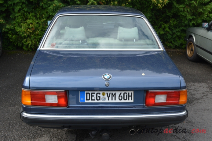 BMW E23 (1. generacja series 7) 1977-1986 (1983-1986 sedan 4d), tył