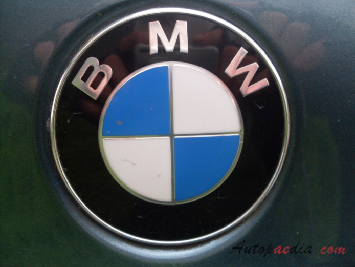BMW E31 (Series 8) 1989-1999 (1994 840Ci), front emblem  