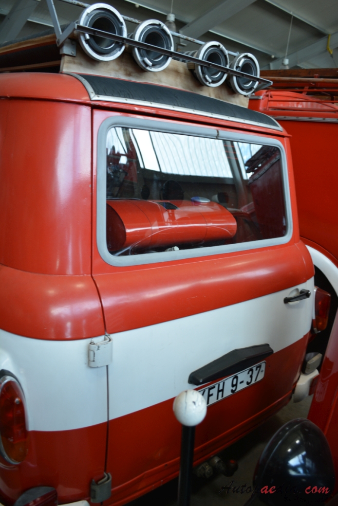 Barkas B 1000 1961-1991 (1984 KLF 8 VEB wóz strażacki), tył