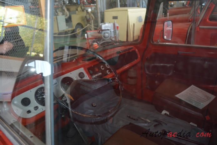 Barkas B 1000 1961-1991 (1984 KLF 8 VEB wóz strażacki), wnętrze