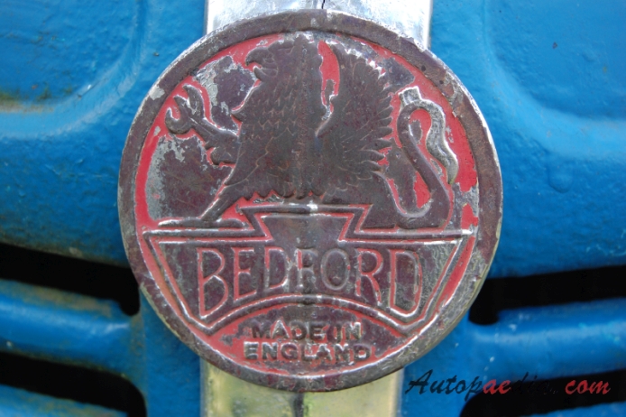 Bedford O-type 1939-1953 (pickup truck 2d), front emblem  