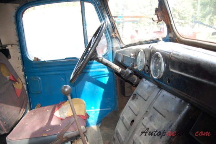 Bedford O-type 1939-1953 (pickup truck 2d), interior