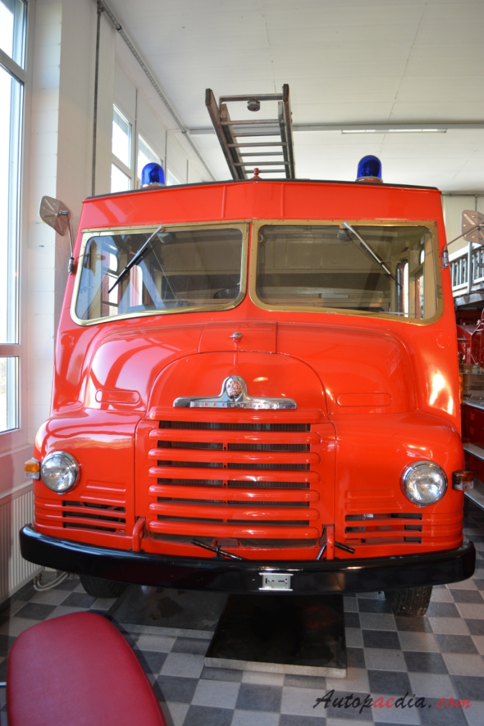 Bedford S-type 1950-1959 (1962 SHZ wóz strażacki), przód