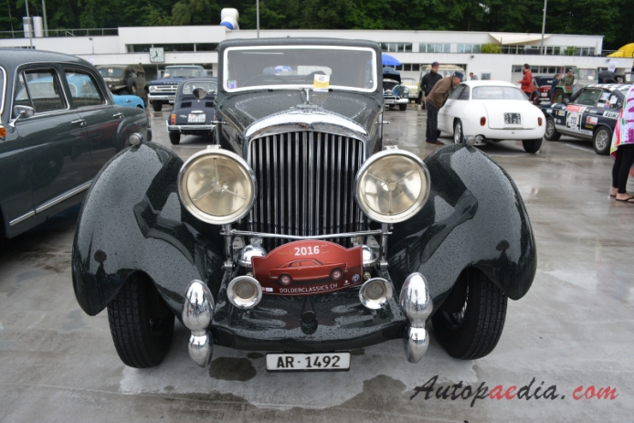 Bentley 3.5 Litre 1933-1939 (1934 Thrupp and Meberly Airline Saloon 2d), front view