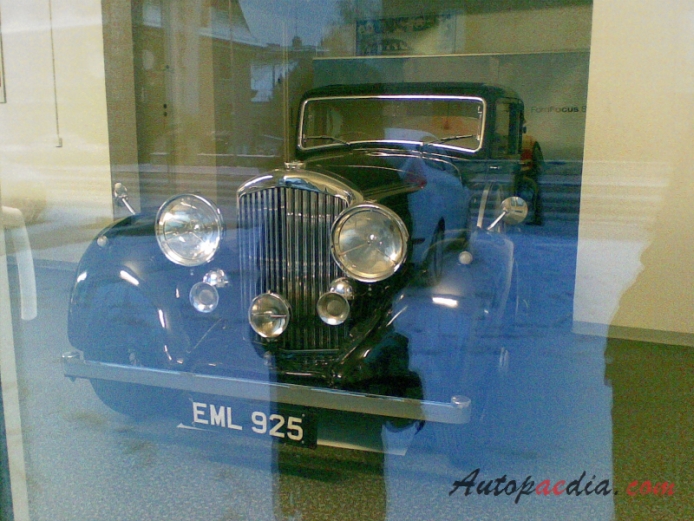 Bentley 3.5 Litre/4.25 Litre 1933-1939 (saloon 4d), left front view