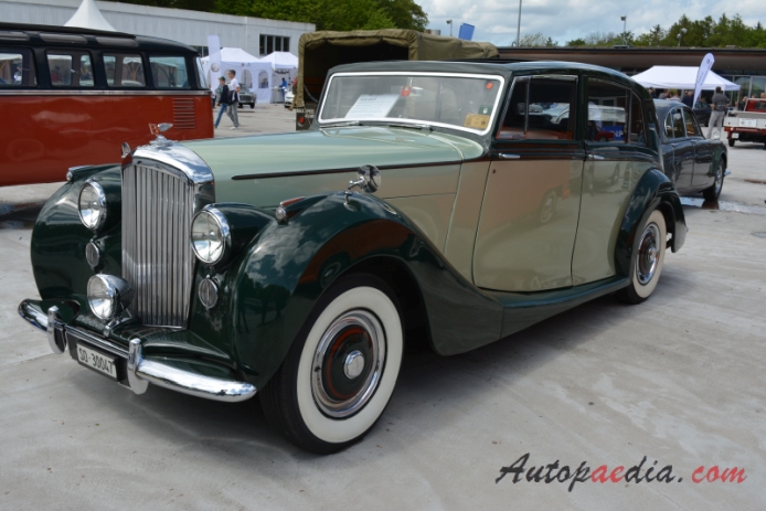 Bentley Mark VI 1946-1952 (1948 Freestone & Webb 4d saloon), lewy przód