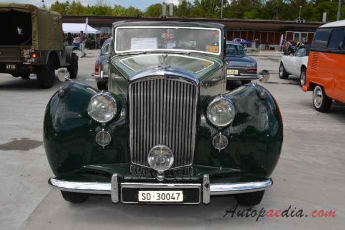 Bentley Mark VI 1946-1952 (1948 Freestone & Webb 4d saloon), przód