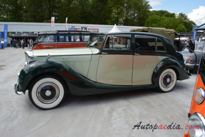 Bentley Mark VI 1946-1952 (1948 Freestone & Webb 4d saloon), lewy bok