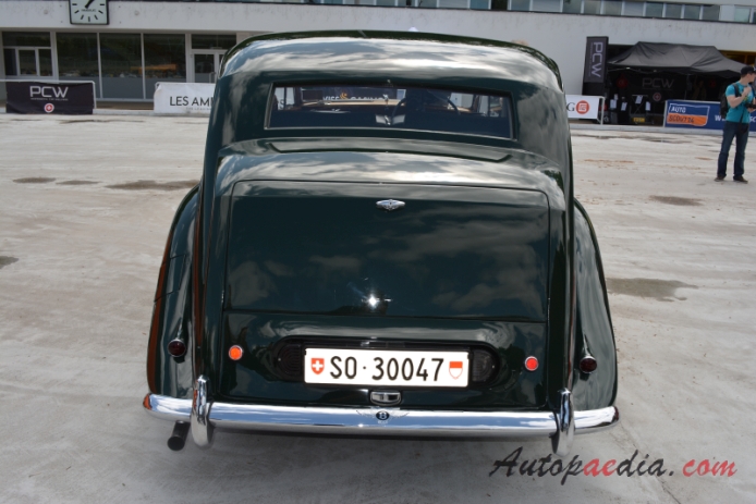 Bentley Mark VI 1946-1952 (1948 Freestone & Webb 4d saloon), rear view