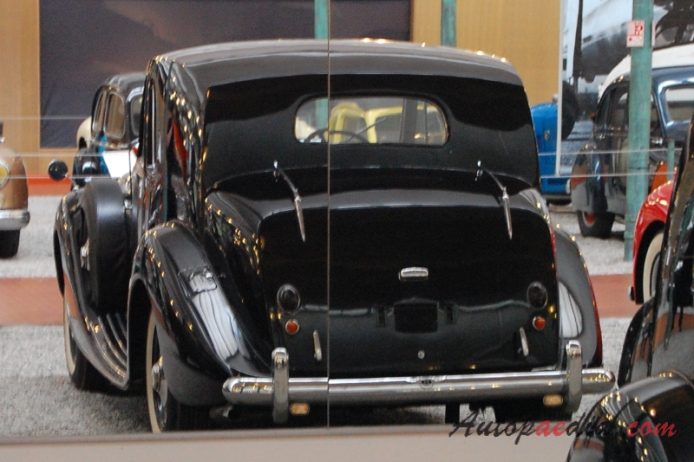 Bentley Mark VI 1946-1952 (1948 saloon 2d),  left rear view