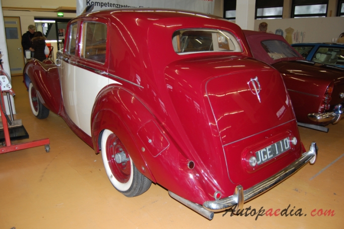 Bentley Mark VI 1946-1952 (1949 saloon 4d),  left rear view
