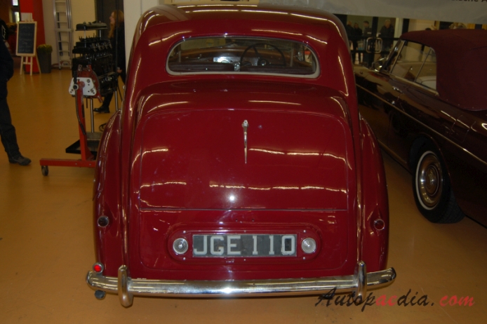 Bentley Mark VI 1946-1952 (1949 saloon 4d), rear view