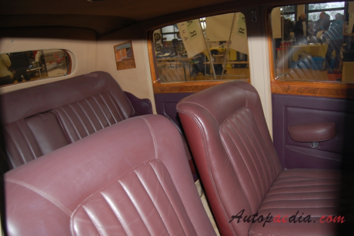 Bentley Mark VI 1946-1952 (1949 saloon 4d), interior