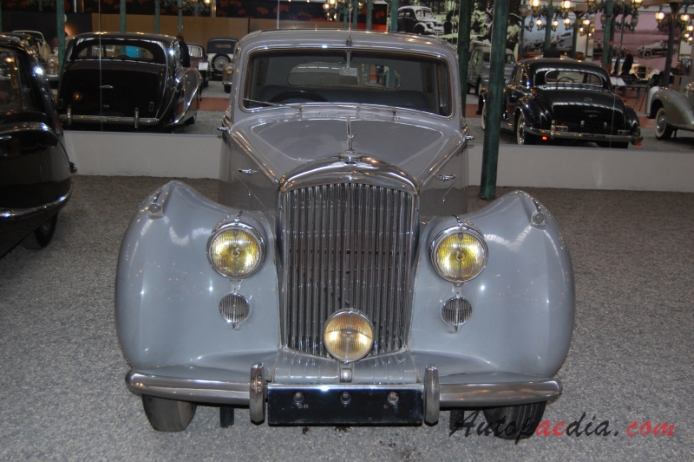 Bentley Mark VI 1946-1952 (1950 saloon 4d), front view