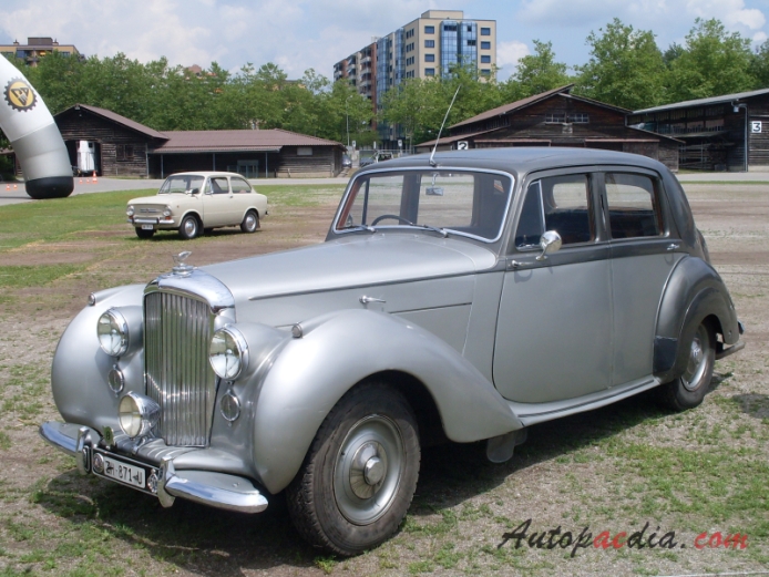 Bentley Mark VI 1946-1952 (saloon 4d), left front view