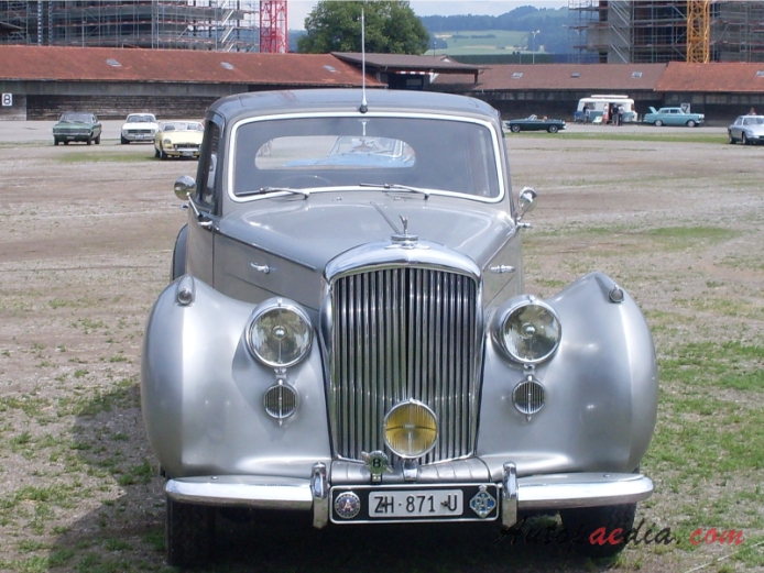 Bentley Mark VI 1946-1952 (saloon 4d), front view