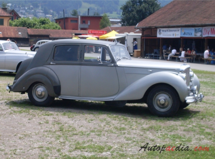 Bentley Mark VI 1946-1952 (saloon 4d), right side view