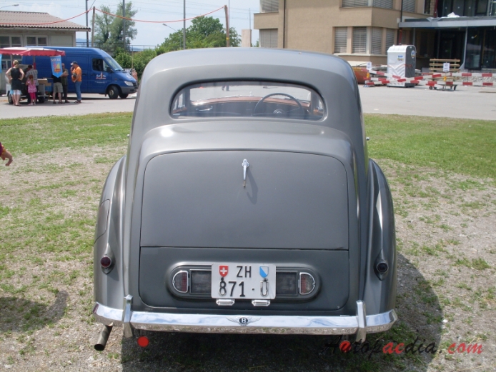 Bentley Mark VI 1946-1952 (saloon 4d), rear view