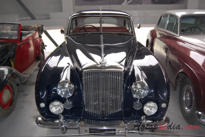 Bentley R type 1952-1955 (1951 Abbot Continental Coupé), front view