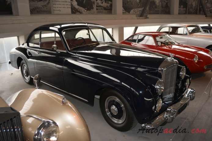 Bentley R typ 1952-1955 (1951 Abbot Continental Coupé), prawy przód