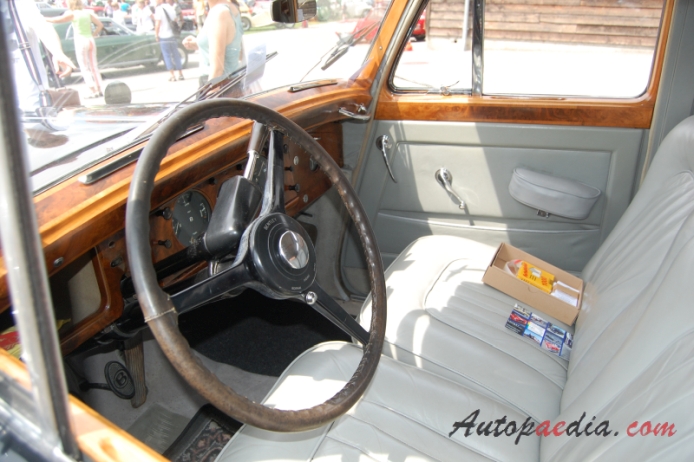 Bentley R type 1952-1955 (1952 saloon 4d), interior