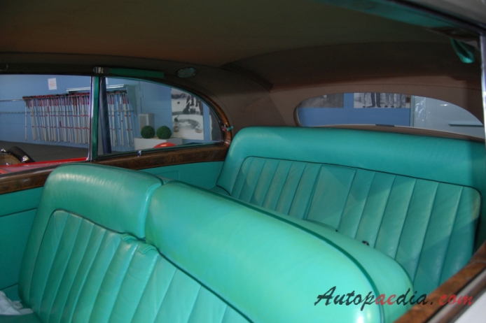 Bentley R typ 1952-1955 (1953 James Young Saloon 2d), wnętrze