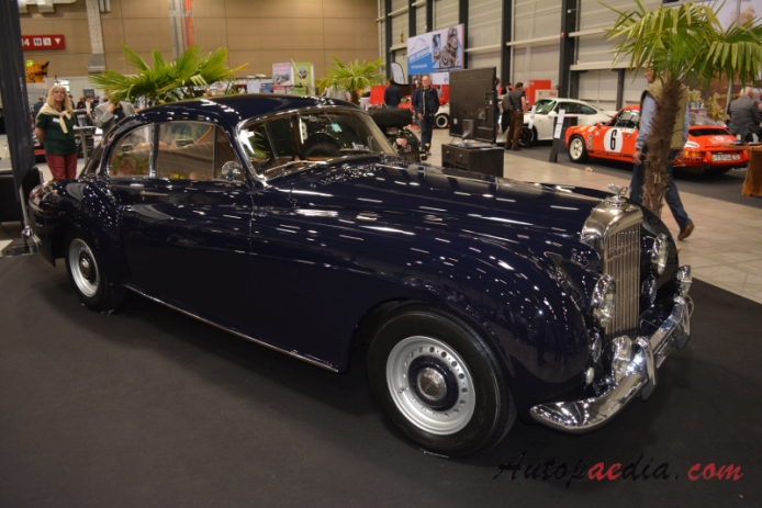 Bentley R typ 1952-1955 (1954 Bentley R-Type Continental Coupé 2d), prawy przód