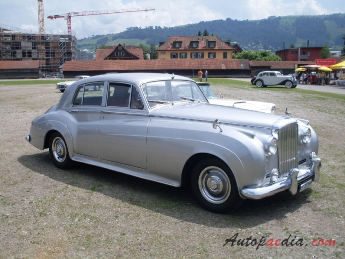 Bentley S Series 1955-1965 (1955-1962 S1/S2 saloon 4d), right front view
