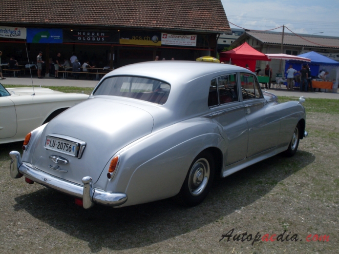 Bentley S Series 1955-1965 (1955-1962 S1/S2 saloon 4d), right rear view
