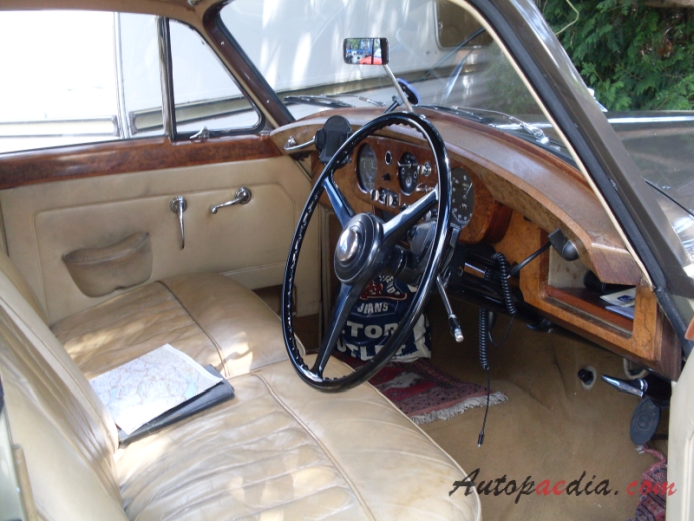 Bentley S Series 1955-1965 (1957 Bentley S1 saloon 4d), wnętrze