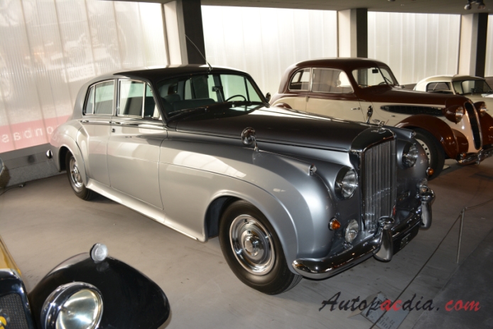 Bentley S Series 1955-1965 (1960 S2 saloon 4d), prawy przód