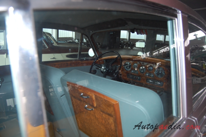Bentley S Series 1955-1965 (1960 S2 saloon 4d), wnętrze