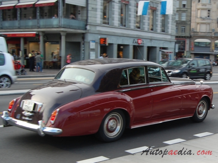 Bentley S Series 1955-1965 (1962-1965 S3 saloon 4d), right side view