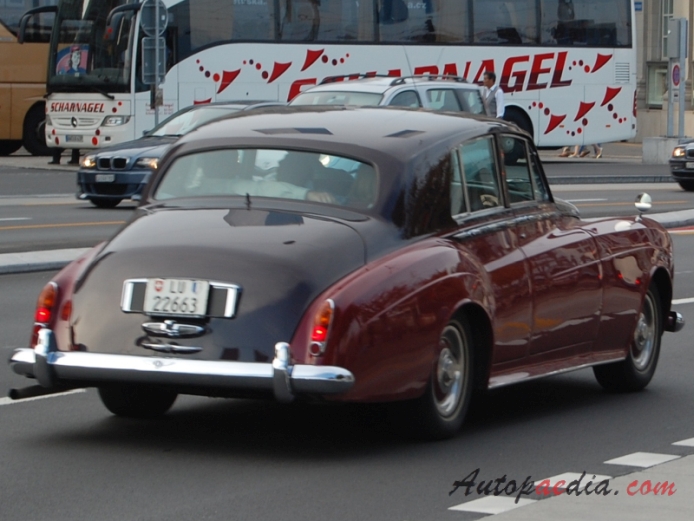 Bentley S Series 1955-1965 (1962-1965 S3 saloon 4d), right rear view