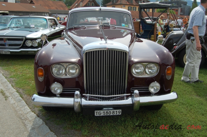 Bentley S Series 1955-1965 (1962-1965 S3 saloon 4d), przód