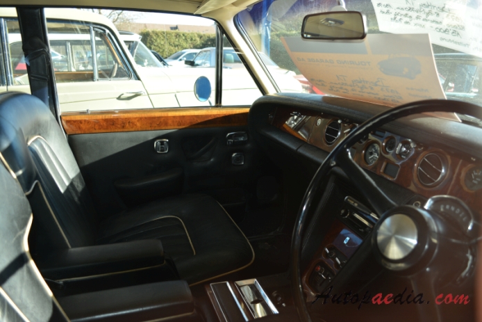 Bentley T Series 1965-1980 (1973 6750ccm V8 saloon 4d), wnętrze