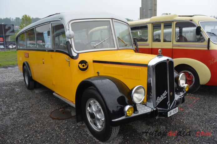 Berna autobus Type U 1939-1965 (1947 Berna 1UP 145 R1 Alpenwagen-I PTT Postauto), prawy przód