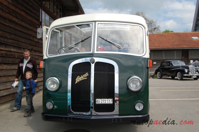 Berna bus Type U 1939-1965 (1948 Berna 1UP 138 R1-H Frontlenker Carroseriewerke Bern Ramzeier & Jenzer), front view